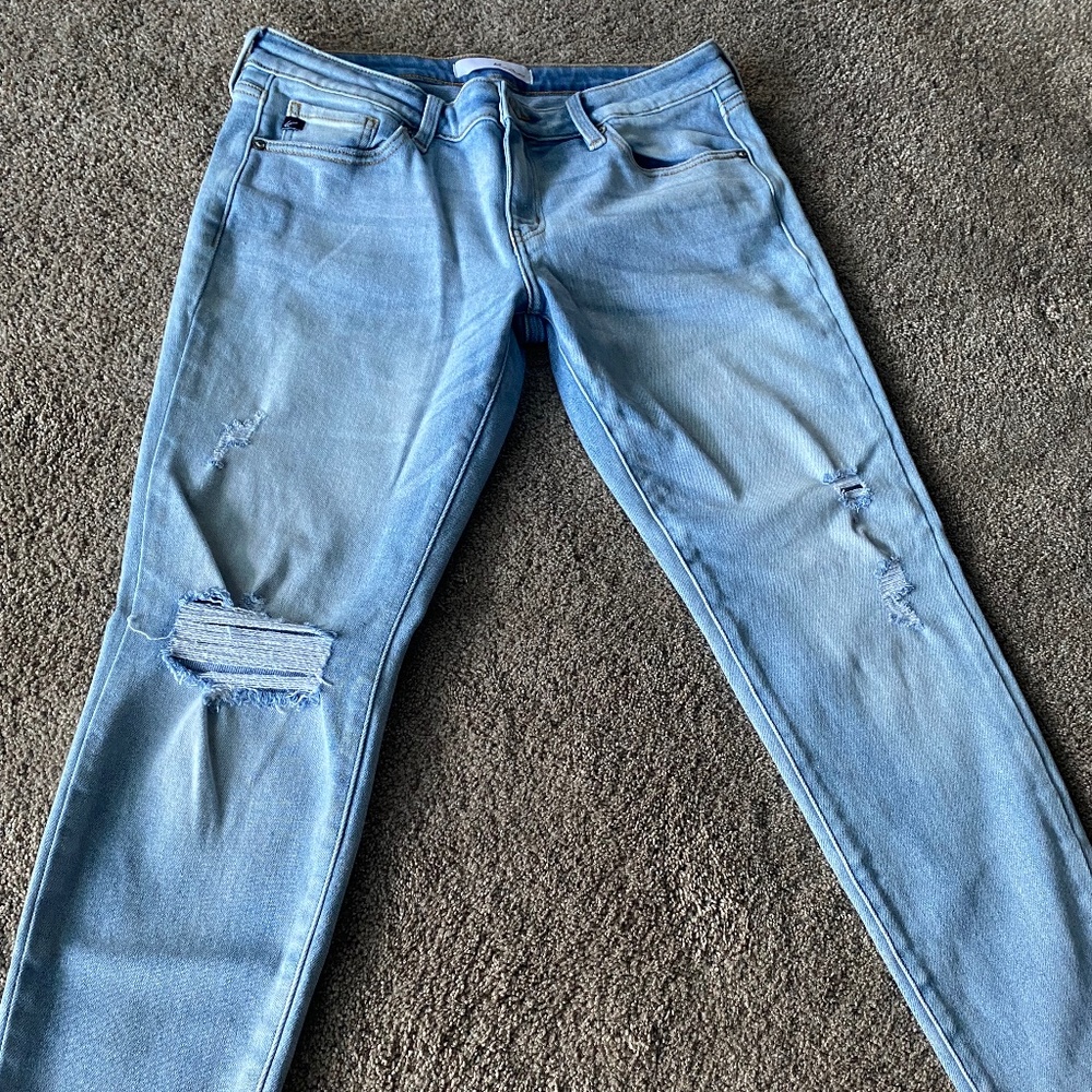 KanCan Distressed ankle Jeans